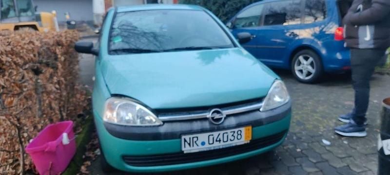 Grün Gebraucht 2003 Opel Corsa Limousine | 650 € (Superpreis) - Bild 1/4