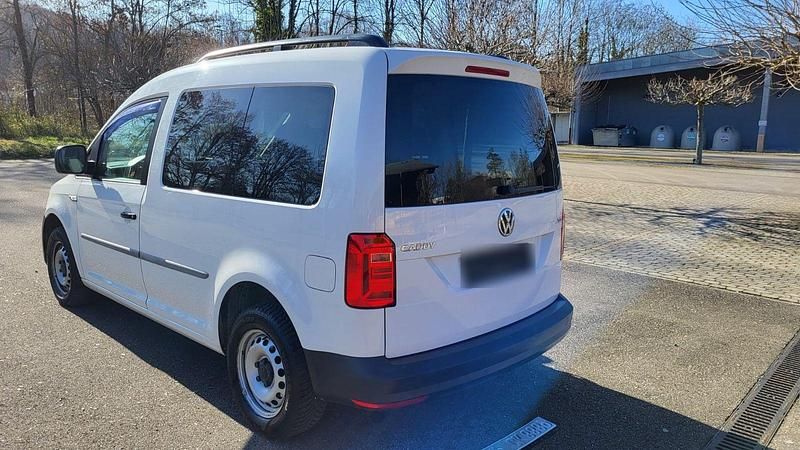 Second-hand VW Caddy 102 CP (75 kW) 2017 Alb Monovolum
