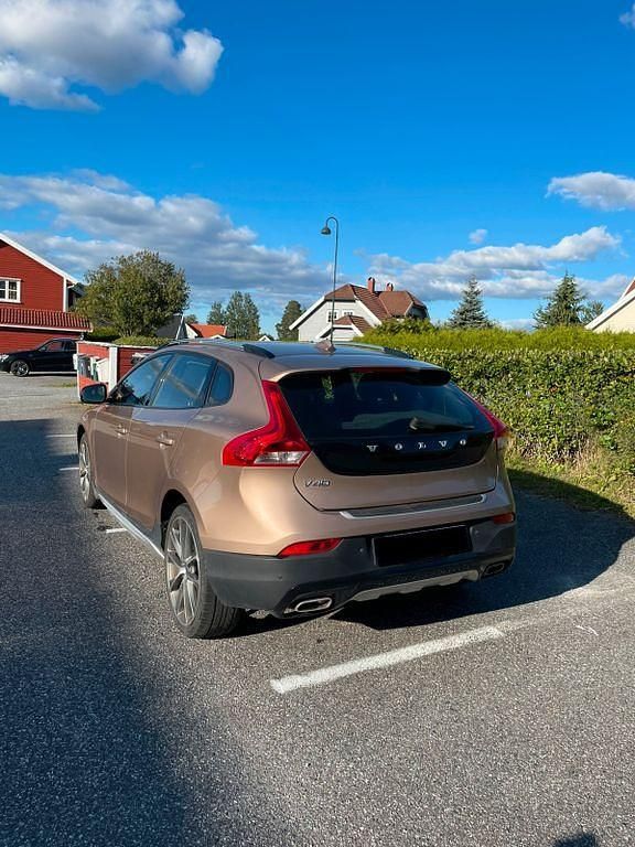 Gebraucht Volvo V40 CC Summum 120 PS (88 kW) 2016 Braun Kombi