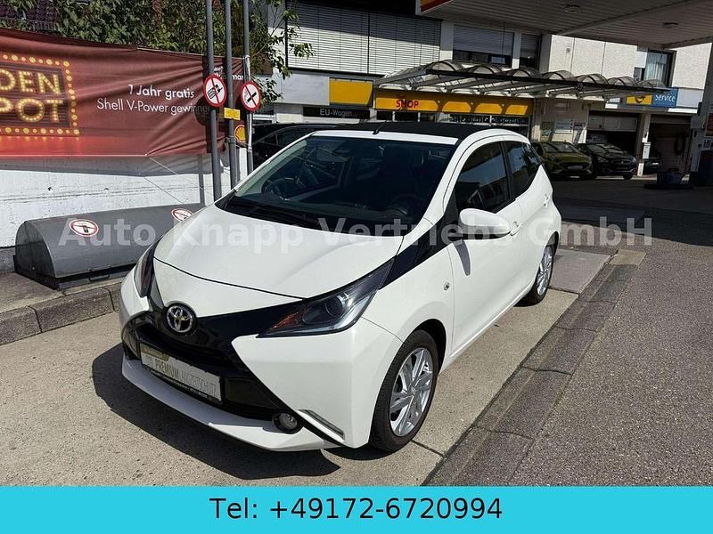 Solid white Gebraucht 2015 Toyota Aygo X-wave Kleinwagen | 7.990 € (Fairer Preis) - Bild 1/4
