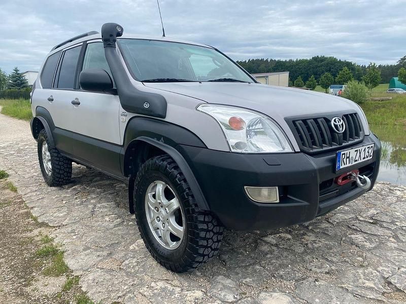 Grau Gebraucht 2009 Toyota Land Cruiser SUV | 20.900 € (Fairer Preis) - Bild 1/4