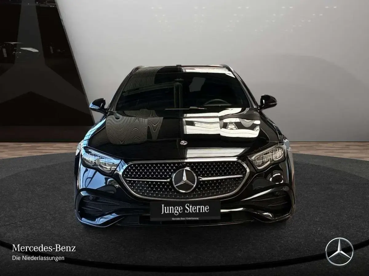Gebraucht Mercedes E220 AMG 197 PS (144 kW) 2025 Schwarz Limousine
