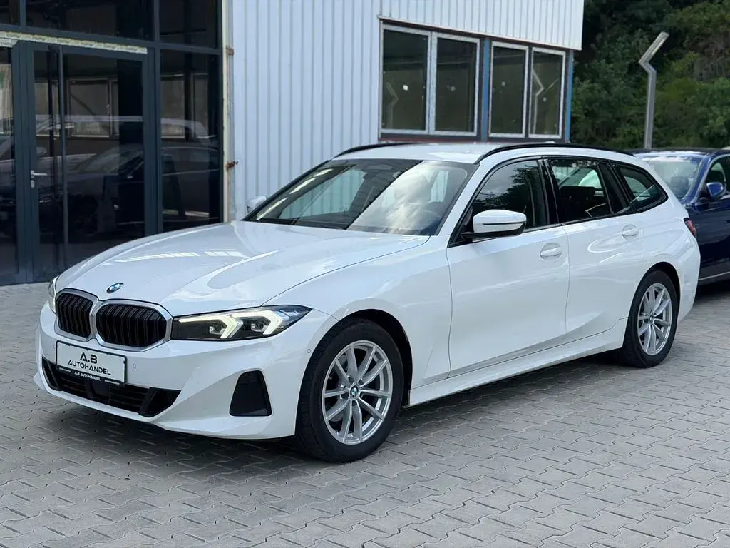 Gebraucht BMW 320 Performance 190 PS (139 kW) 2023 Weiß Kombi