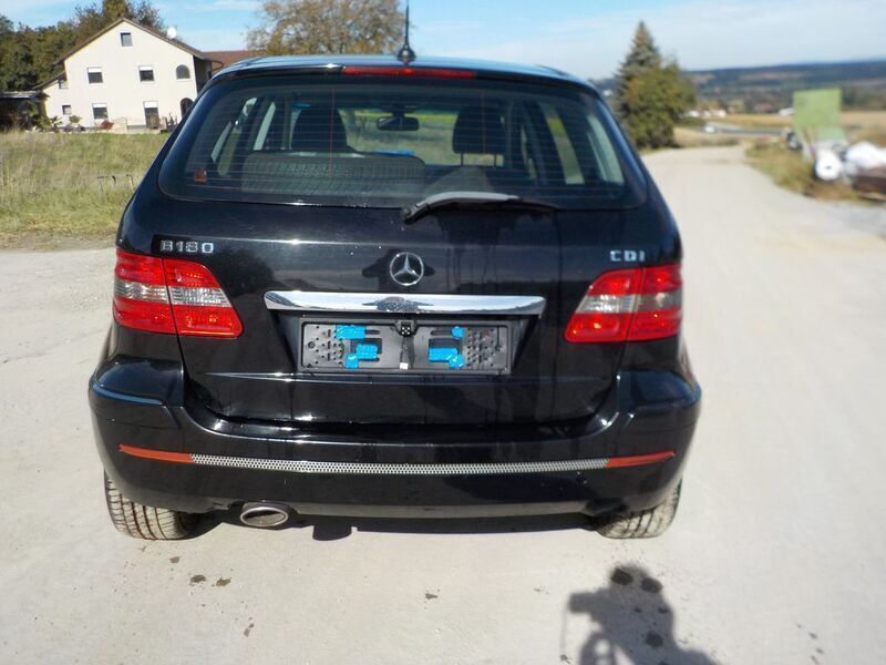Gebraucht Mercedes B180 109 PS (80 kW) 2008 Schwarz Van / Kleinbus