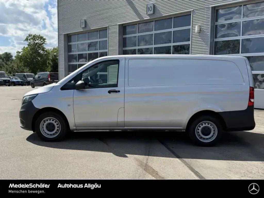 Gebraucht Mercedes Vito 163 PS (119 kW) 2021 Brillantsilber (metallic) Van
