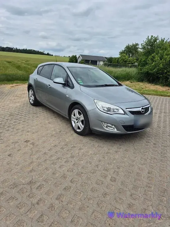 Gebraucht Opel Astra Design Edition 116 PS (85 kW) 2011 Silber Limousine