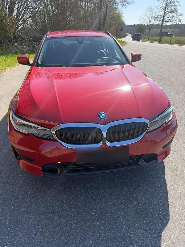Gebraucht BMW 320 Sport Line 204 PS (150 kW) 2022 Rot Kombi