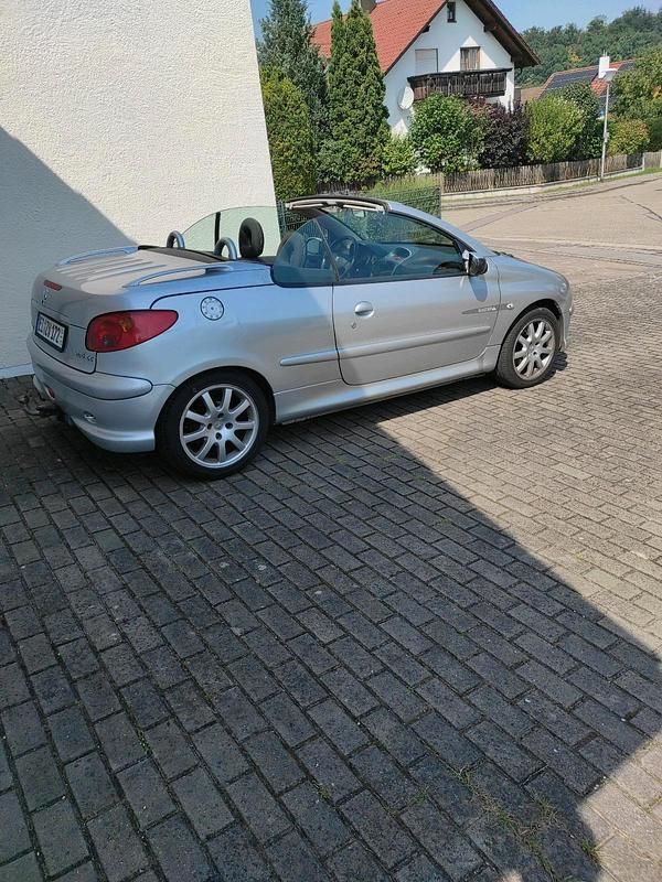 Silber Gebraucht 2006 Peugeot 206 CC Cabrio | 2.000 € (Fairer Preis) - Bild 1/4
