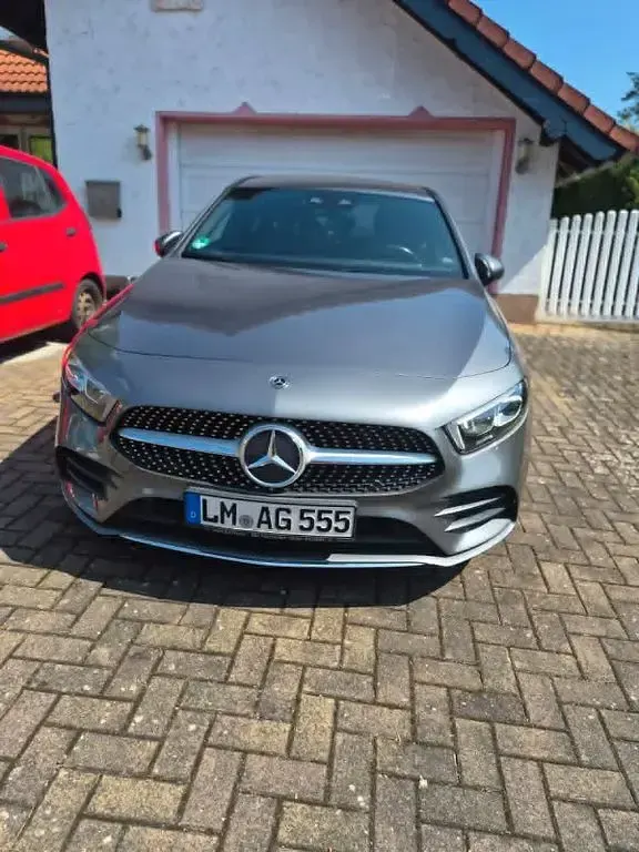 Gebraucht Mercedes A200 Edition 163 PS (119 kW) 2020 Grau Limousine