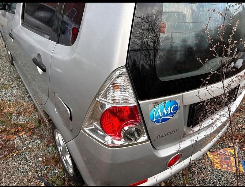 Gebraucht Daihatsu YRV 73 PS (53 kW) 2005 Grau Van / Kleinbus