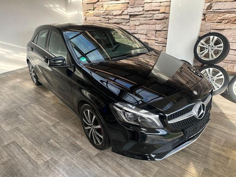 Gebraucht Mercedes A180 122 PS (89 kW) 2016 Schwarz Limousine