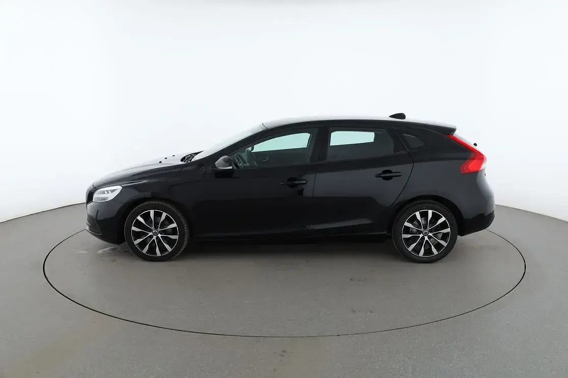 Gebraucht Volvo V40 Momentum 122 PS (89 kW) 2019 Schwarz Kombi