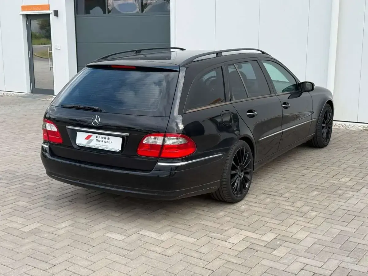 Gebraucht Mercedes E320 Elegance 224 PS (164 kW) 2004 Obsidianschwarz metallic Kombi