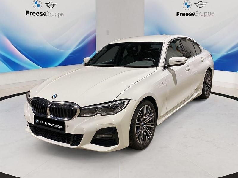 Weiß Gebraucht 2023 BMW 330 M Sport Limousine | 34.290 € (Fairer Preis) - Bild 1/4