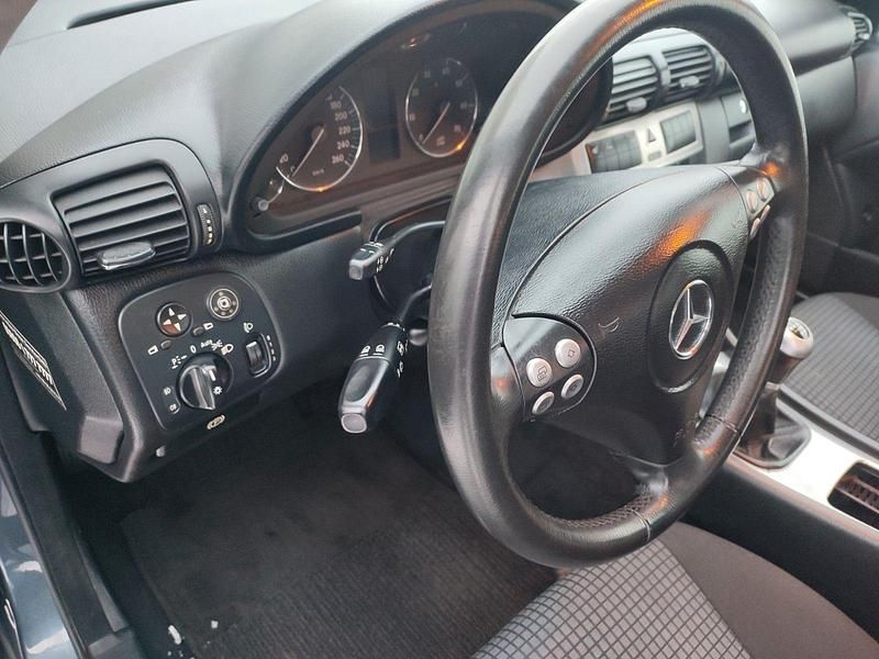 Gebraucht Mercedes C200 163 PS (119 kW) 2007 Grau Coupé
