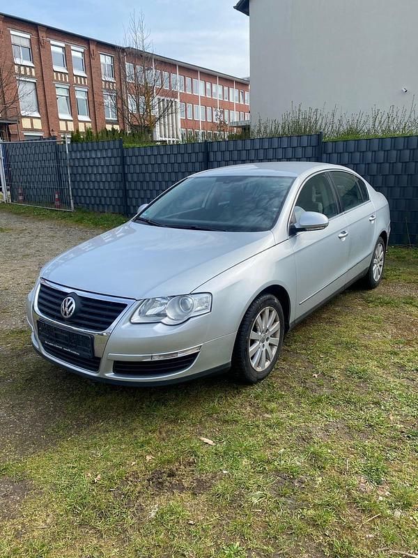 Silber Gebraucht 2007 VW Passat Limousine | 2.300 € (Superpreis) - Bild 1/4