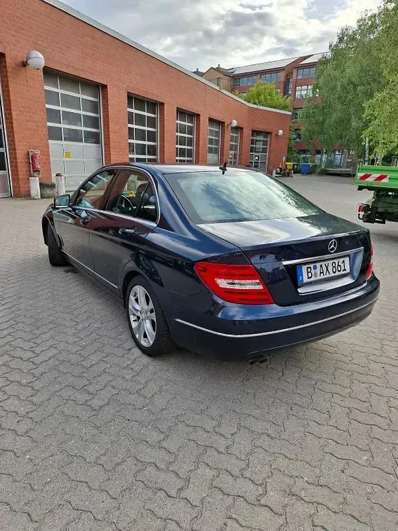 Gebraucht Mercedes C180 156 PS (114 kW) 2013 Blau Limousine