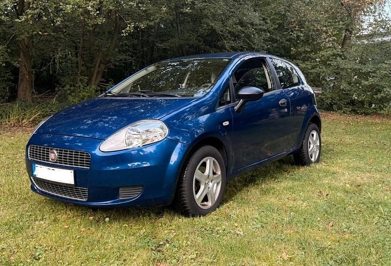 Blau Gebraucht 2009 Fiat Punto Evo Kleinwagen | 2.250 € (Fairer Preis) - Bild 1/4