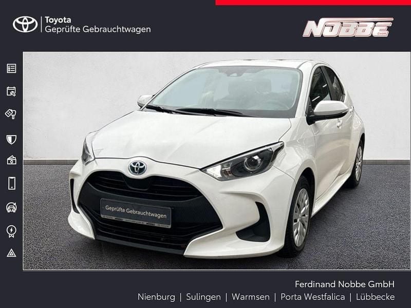 Weiß Gebraucht 2022 Toyota Yaris Hybrid Comfort Kleinwagen | 16.490 € (Guter Preis) - Bild 1/4