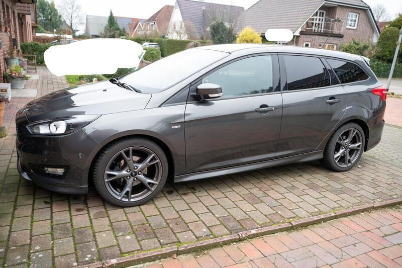 Grau Gebraucht 2018 Ford Focus ST-Line Kombi | 11.500 € (Fairer Preis) - Bild 1/4