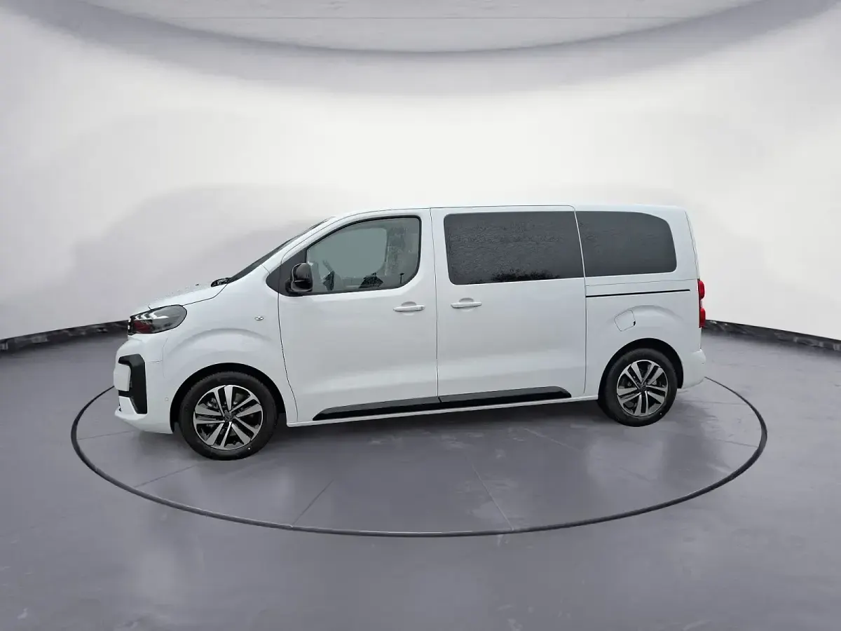 Neu Peugeot Traveller 179 PS (131 kW) 2026 Kaolinweiß Van / Kleinbus