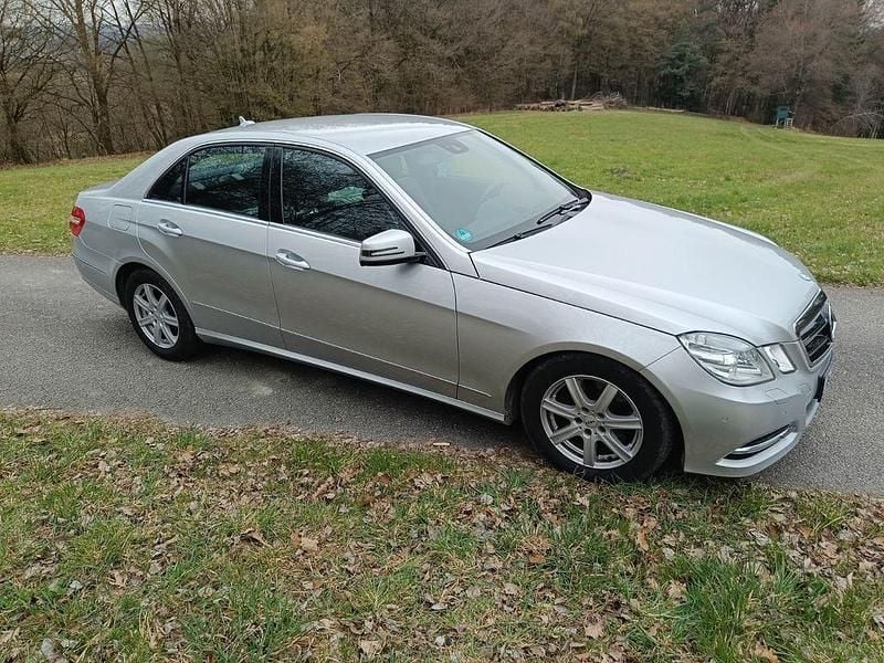 Gebraucht Mercedes E250 Avantgarde 204 PS (150 kW) 2013 Silber Limousine