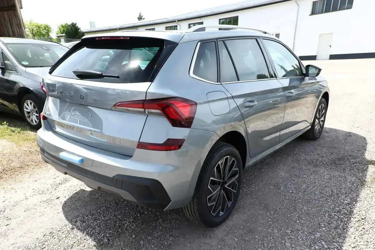 Nowe Skoda Kamiq Dynamic 150 KM (110 kW) 2026 Srebrny SUV