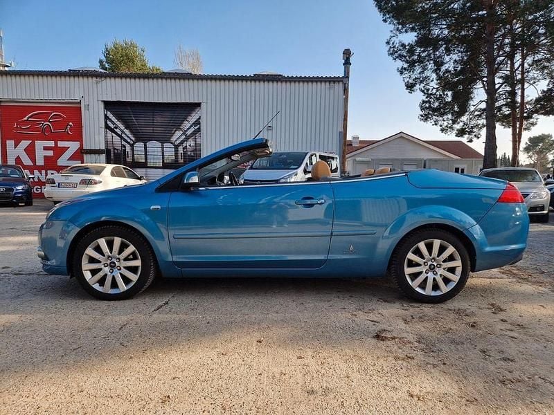 Second-hand Ford Focus Titanium 145 CP (106 kW) 2007 Albastru Cabrio