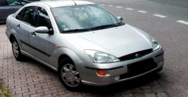 Gebraucht Ford Focus Ghia 101 PS (74 kW) 2000 Silber Limousine