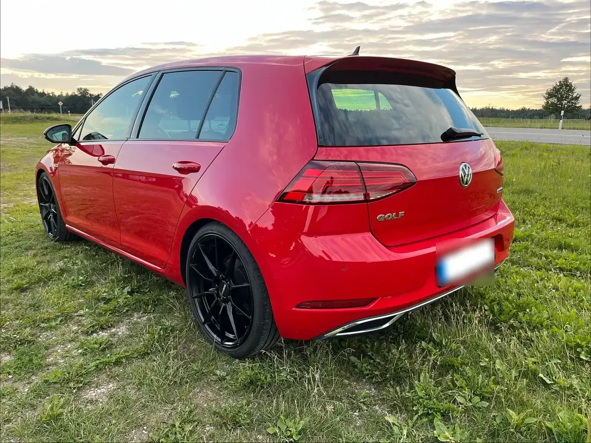 Gebraucht VW Golf VII Highline 131 PS (96 kW) 2019 Rot Limousine