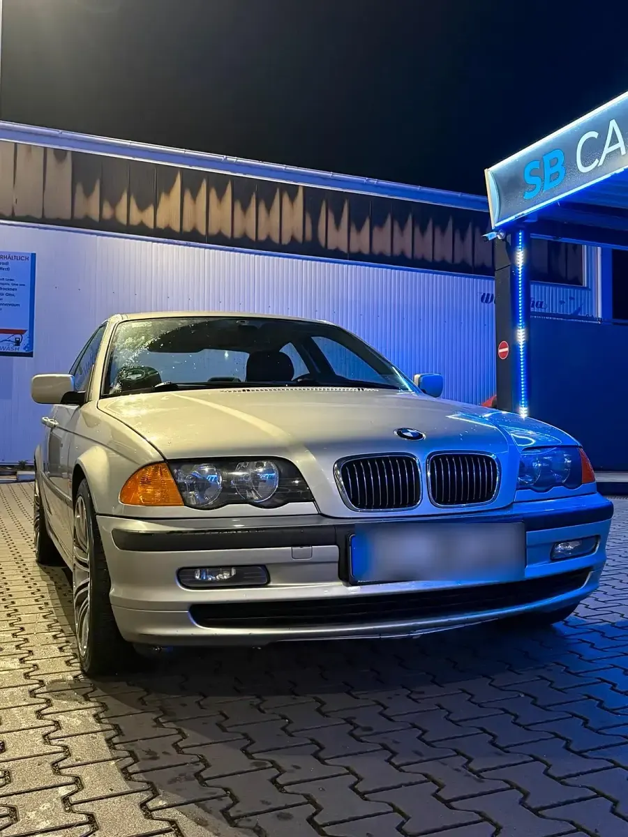 Gebraucht BMW 320 150 PS (110 kW) 1998 Silber Limousine