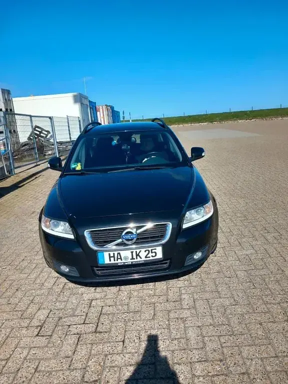 Używany Volvo V50 Kinetic 114 KM (83 kW) 2012 Czarny Kombi