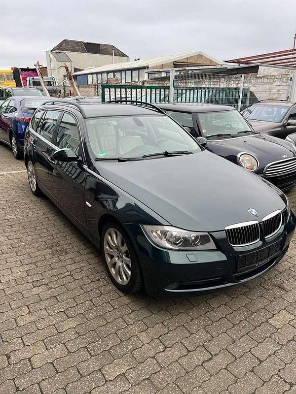 Grün Gebraucht 2005 BMW 325 Kombi | 7.500 € (Teuer) - Bild 1/4