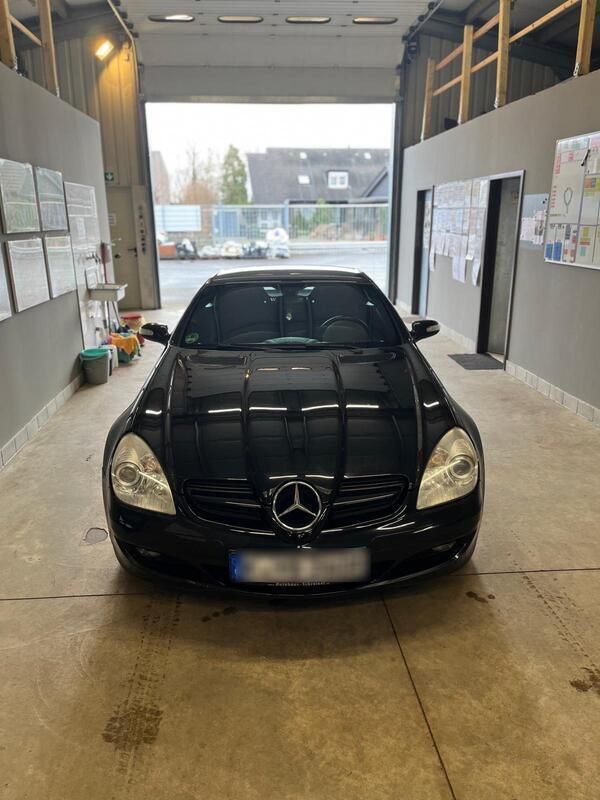 Schwarz Gebraucht 2005 Mercedes SLK200 Cabrio | 7.399 € (Fairer Preis) - Bild 1/4