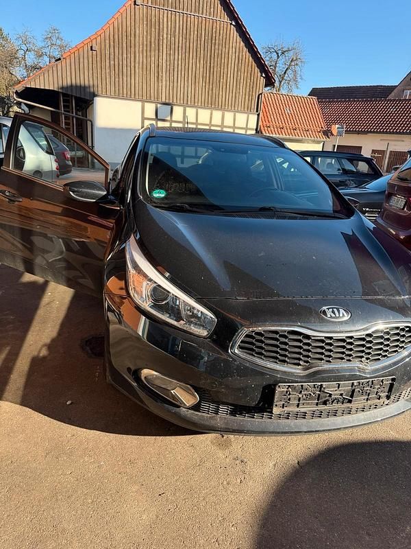 Schwarz Gebraucht 2015 Kia Ceed Sportswagon Kombi | 8.200 € (Guter Preis) - Bild 1/4