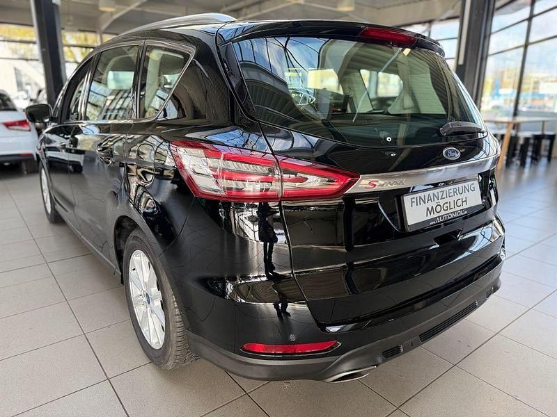 Gebraucht Ford S-MAX Titanium 179 PS (131 kW) 2016 Schwarz Van / Kleinbus