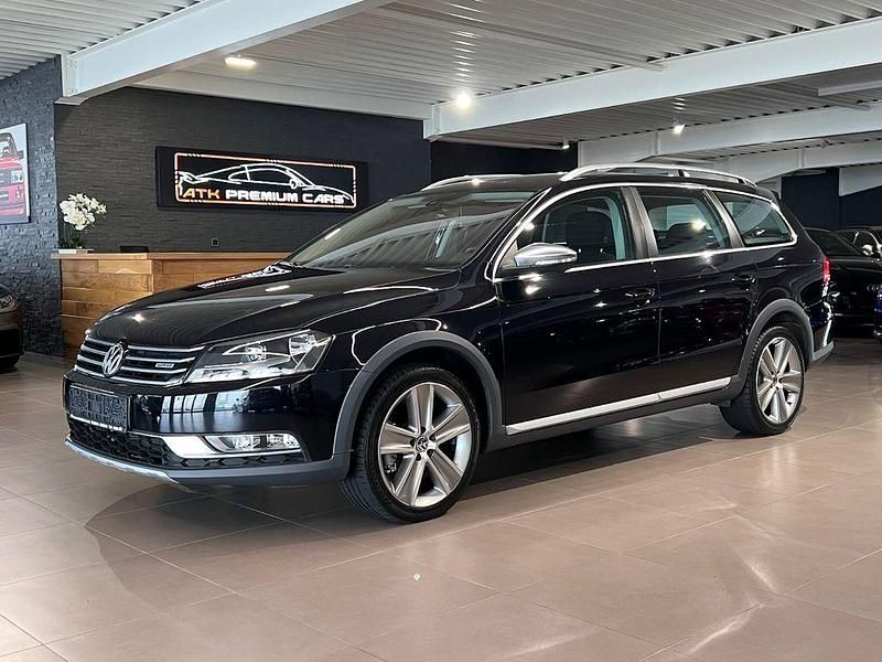 Schwarz Gebraucht 2012 VW Passat Alltrack Kombi | 17.990 € (Teuer) - Bild 1/4
