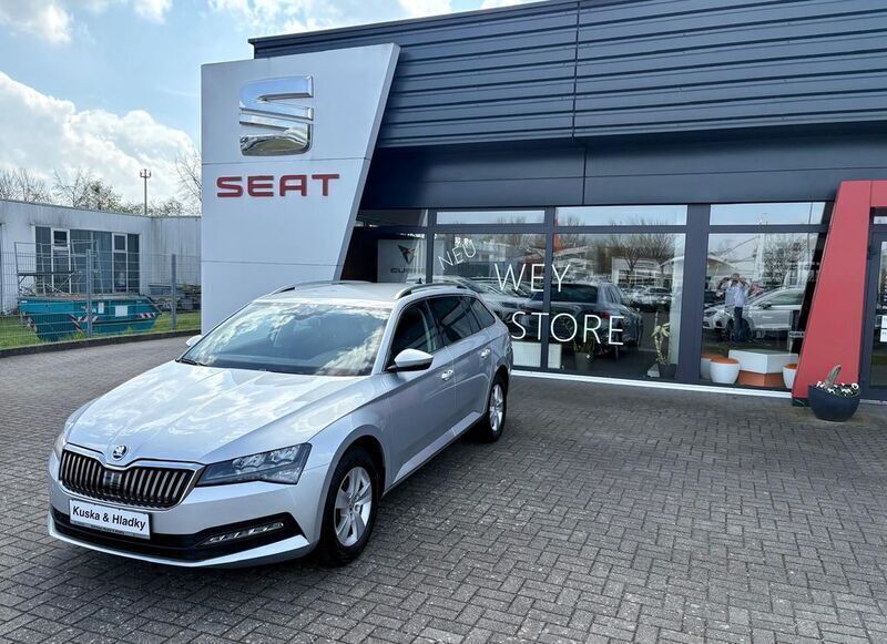 Silber Gebraucht 2020 Skoda Superb Ambition Kombi | 22.490 € (Fairer Preis) - Bild 1/4