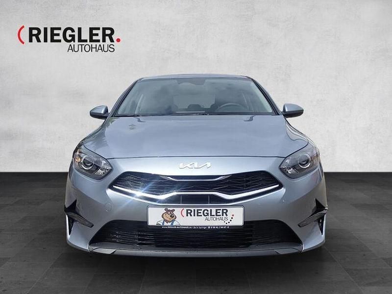Nowe Kia Ceed Vision 140 KM (102 kW) 2025 Srebrny Hatchback