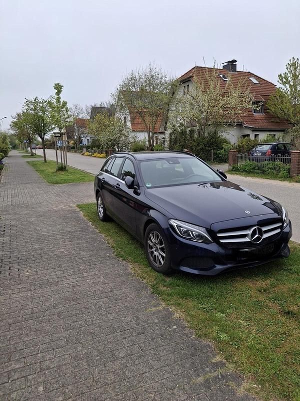 Blau Gebraucht 2018 Mercedes 200 Kombi | 17.000 € - Bild 1/4