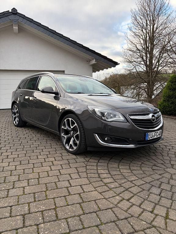 Grau Gebraucht 2015 Opel Insignia Innovation Kombi | 7.980 € (Fairer Preis) - Bild 1/4