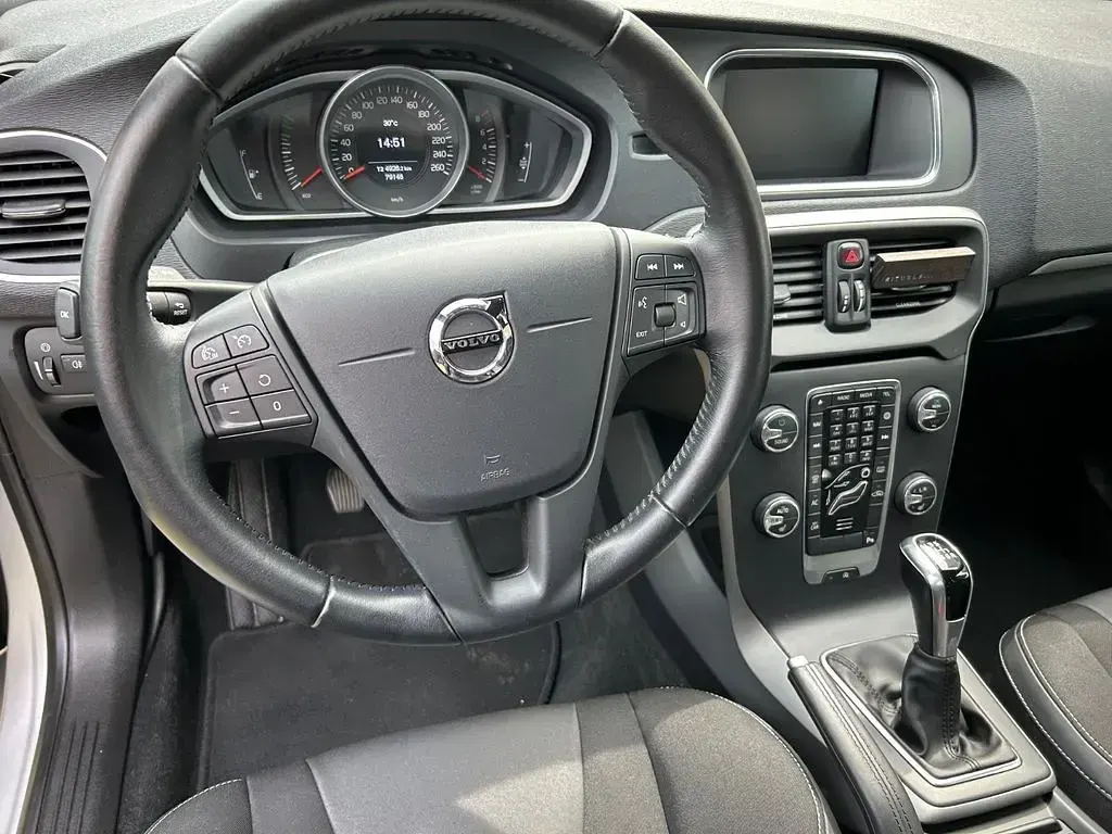 Gebraucht Volvo V40 Kinetic 122 PS (89 kW) 2018 Silber Limousine