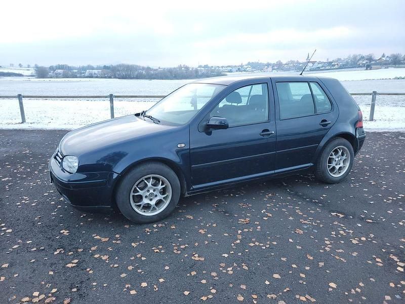 Blau Gebraucht 1998 VW Golf IV Basis Limousine | 2.450 € (Etwas zu teuer) - Bild 1/4