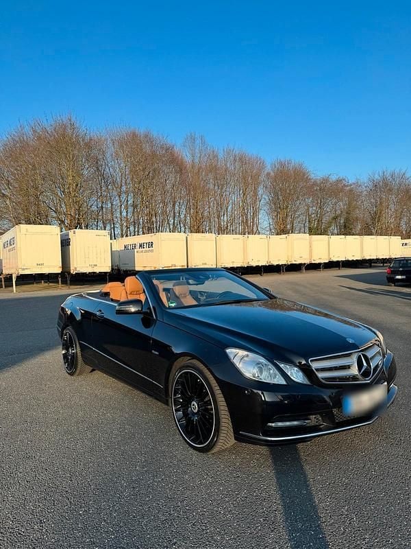 Gebraucht Mercedes E350 265 PS (194 kW) 2012 Schwarz Cabrio