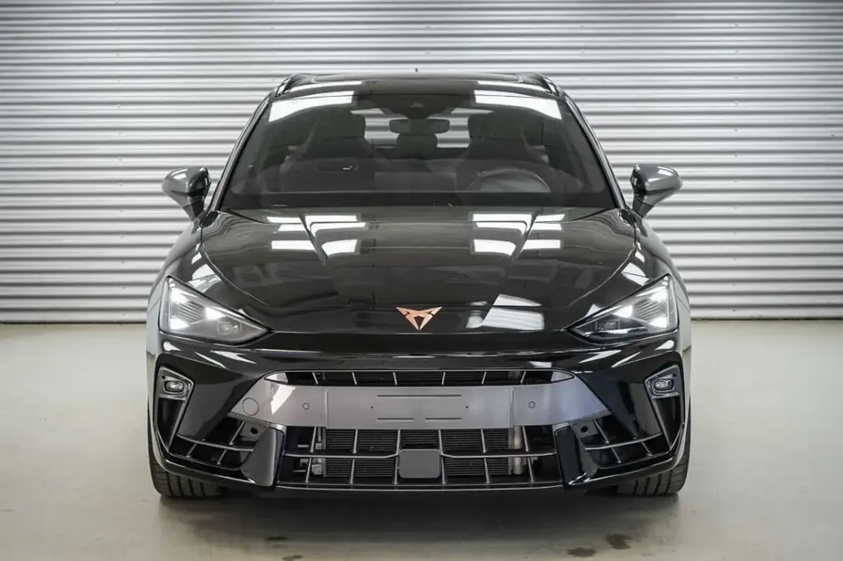 Gebraucht Cupra Leon VZ 333 PS (244 kW) 2025 Midnight black Kombi