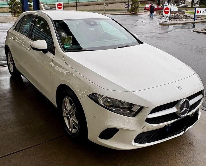 Gebraucht Mercedes A200 163 PS (119 kW) 2019 Weiß Limousine