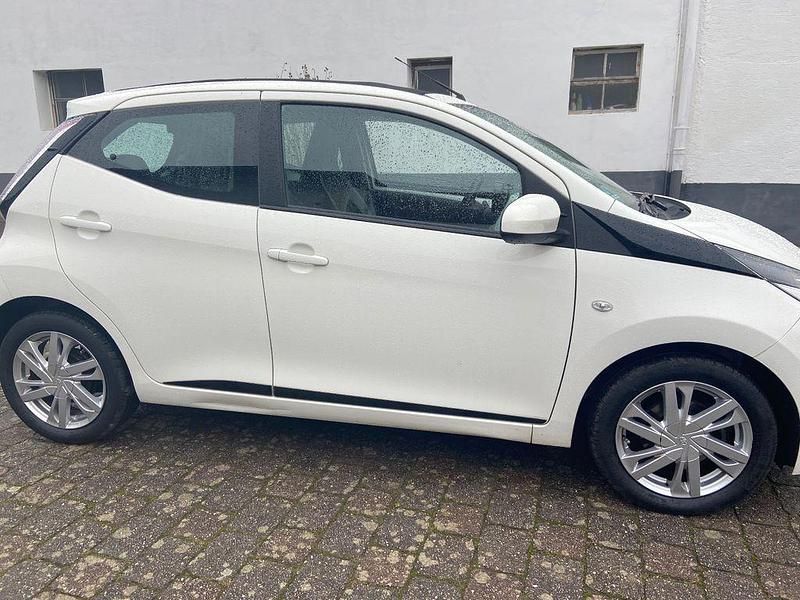 Gebraucht Toyota Aygo X-wave 69 PS (50 kW) 2015 Weiß Kleinwagen