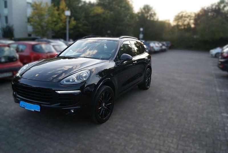Schwarz Gebraucht 2016 Porsche Cayenne Platinum Edition SUV | 39.900 € (Teuer) - Bild 1/4
