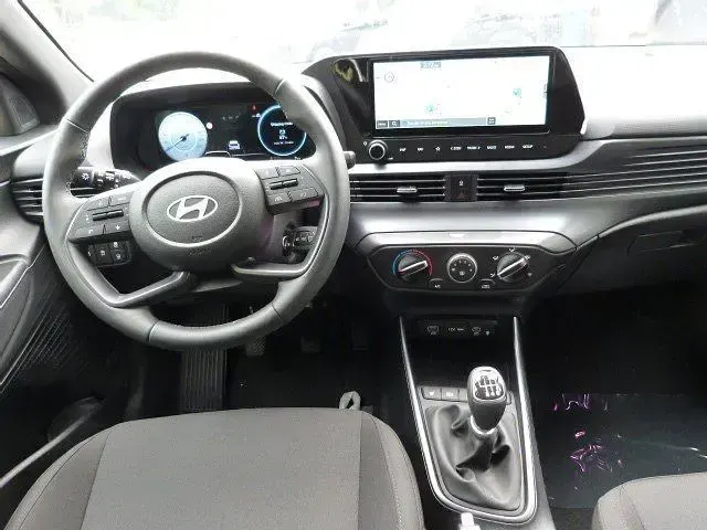 Neu Hyundai i20 Blackline 90 PS (66 kW) 2026 Gelb Kleinwagen