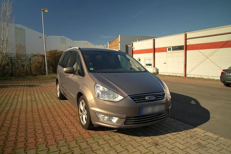 Gebraucht Ford Galaxy Titanium 222 PS (163 kW) 2011 Braun Van / Kleinbus